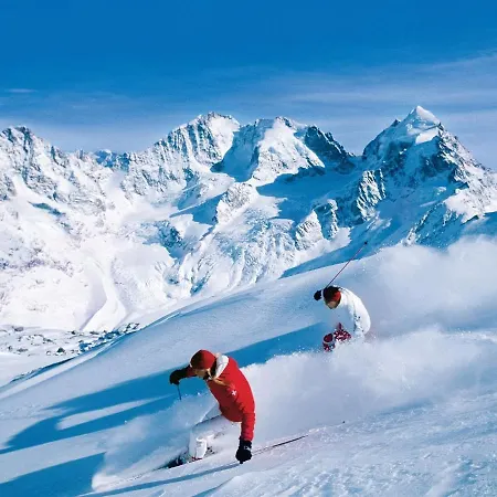 Only Approx 60m From The Lift
