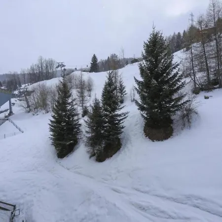 Only Approx 60m From The Lift